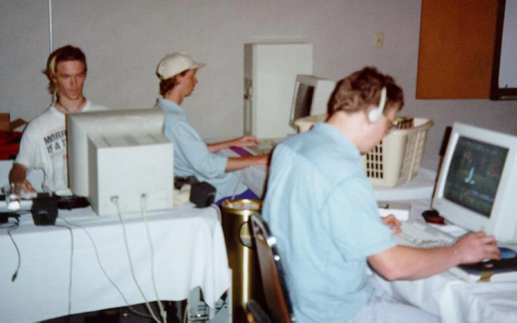 Players at QuakeCon 1996 using CRT computers
